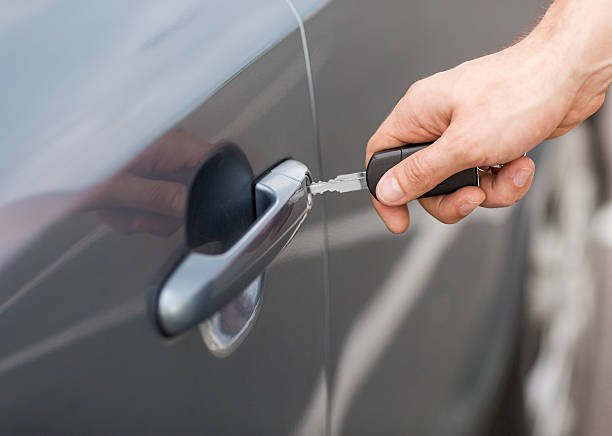 When Should You Call a Locksmith for Transponder Key Problems?